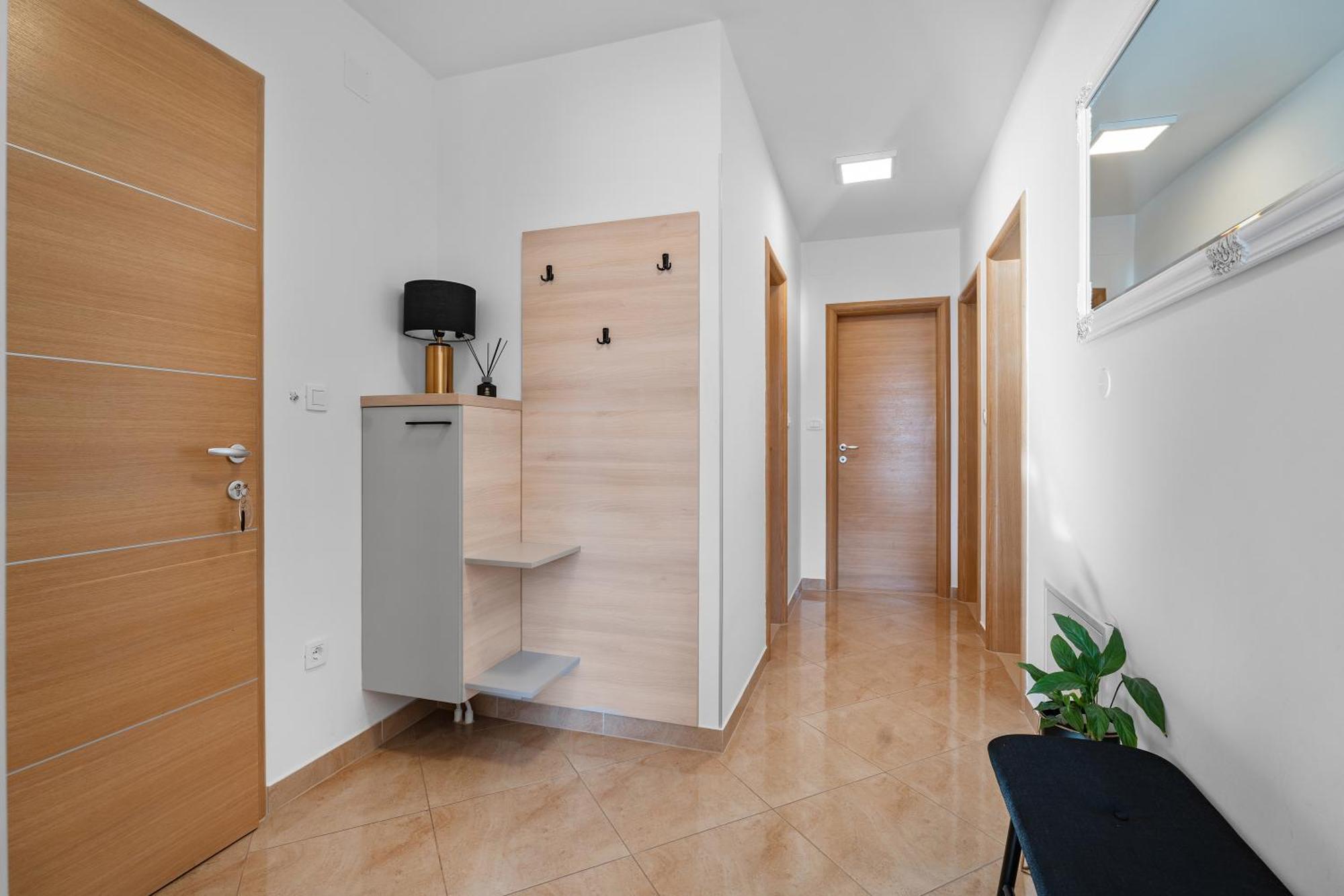 Apartments Bakota Оміш Екстер'єр фото