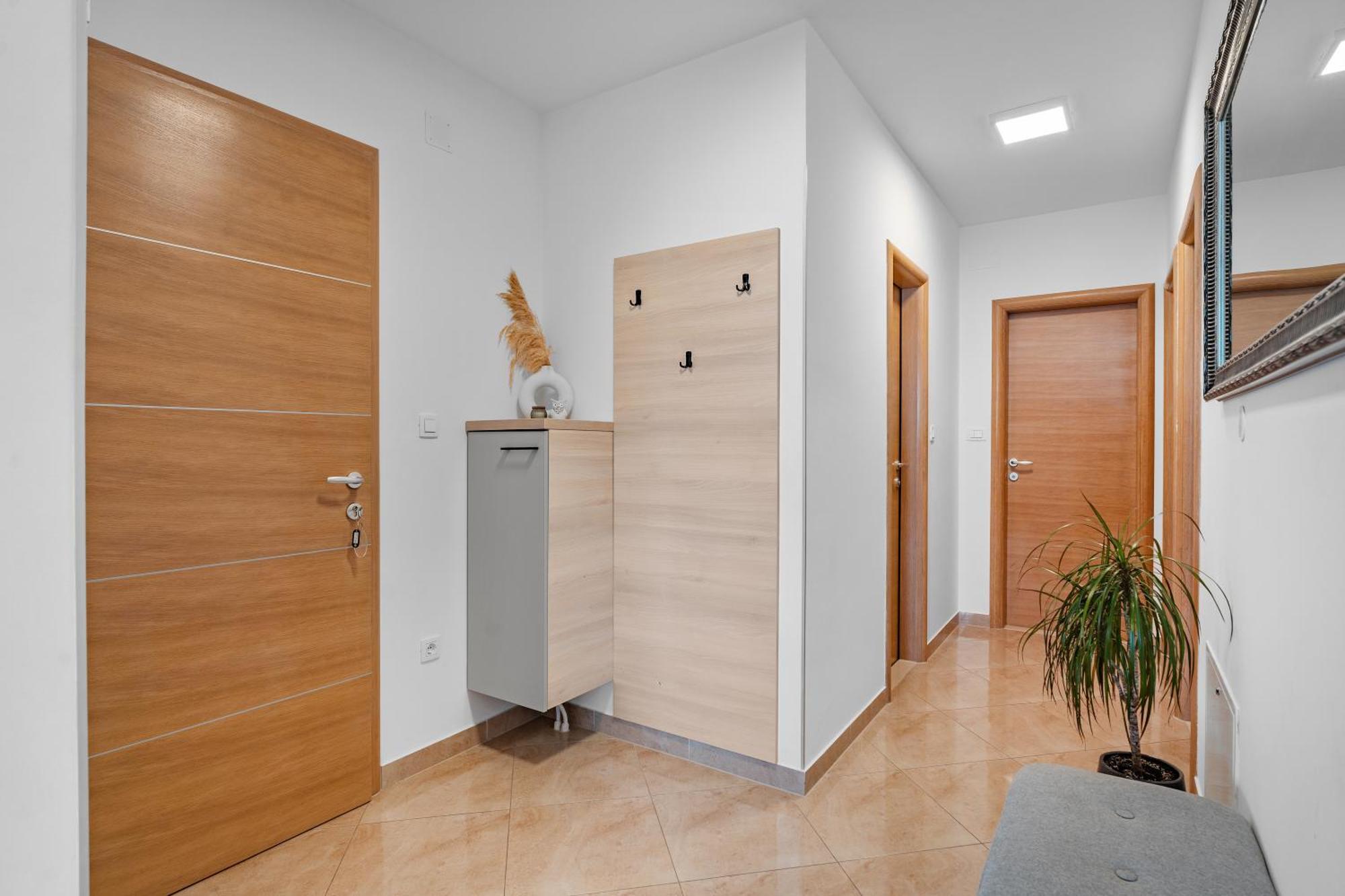 Apartments Bakota Оміш Екстер'єр фото