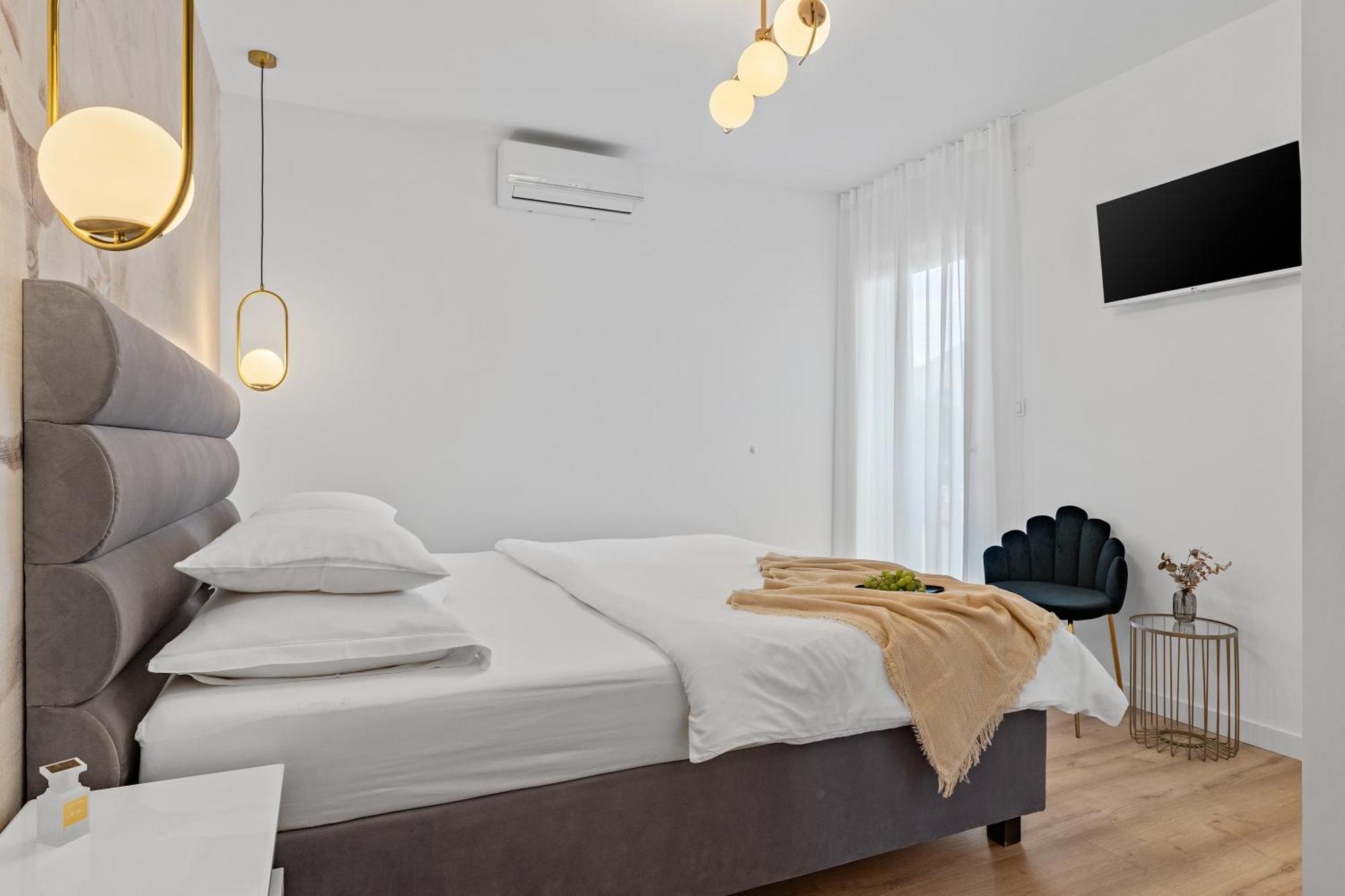 Apartments Bakota Оміш Екстер'єр фото