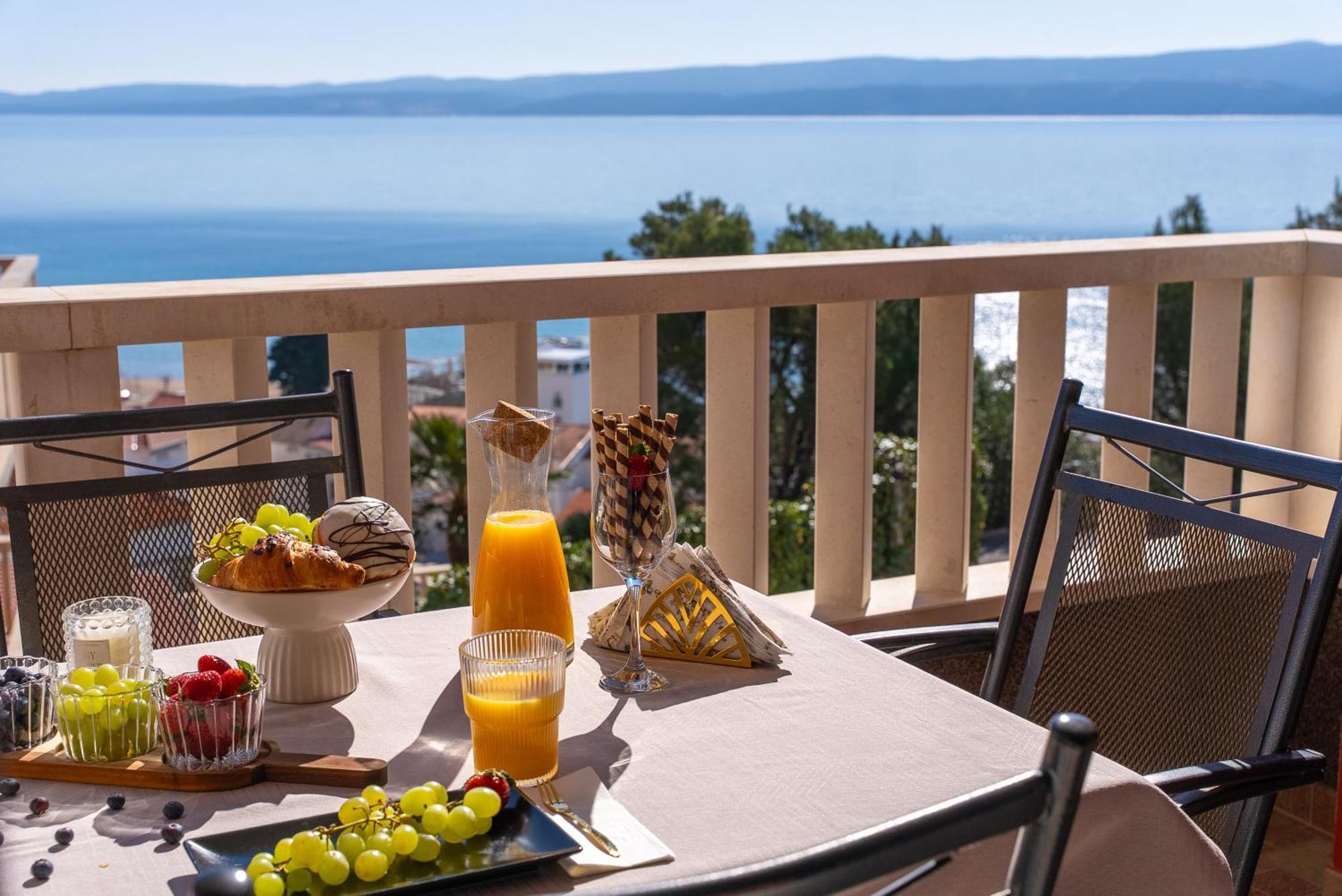 Apartments Bakota Оміш Екстер'єр фото