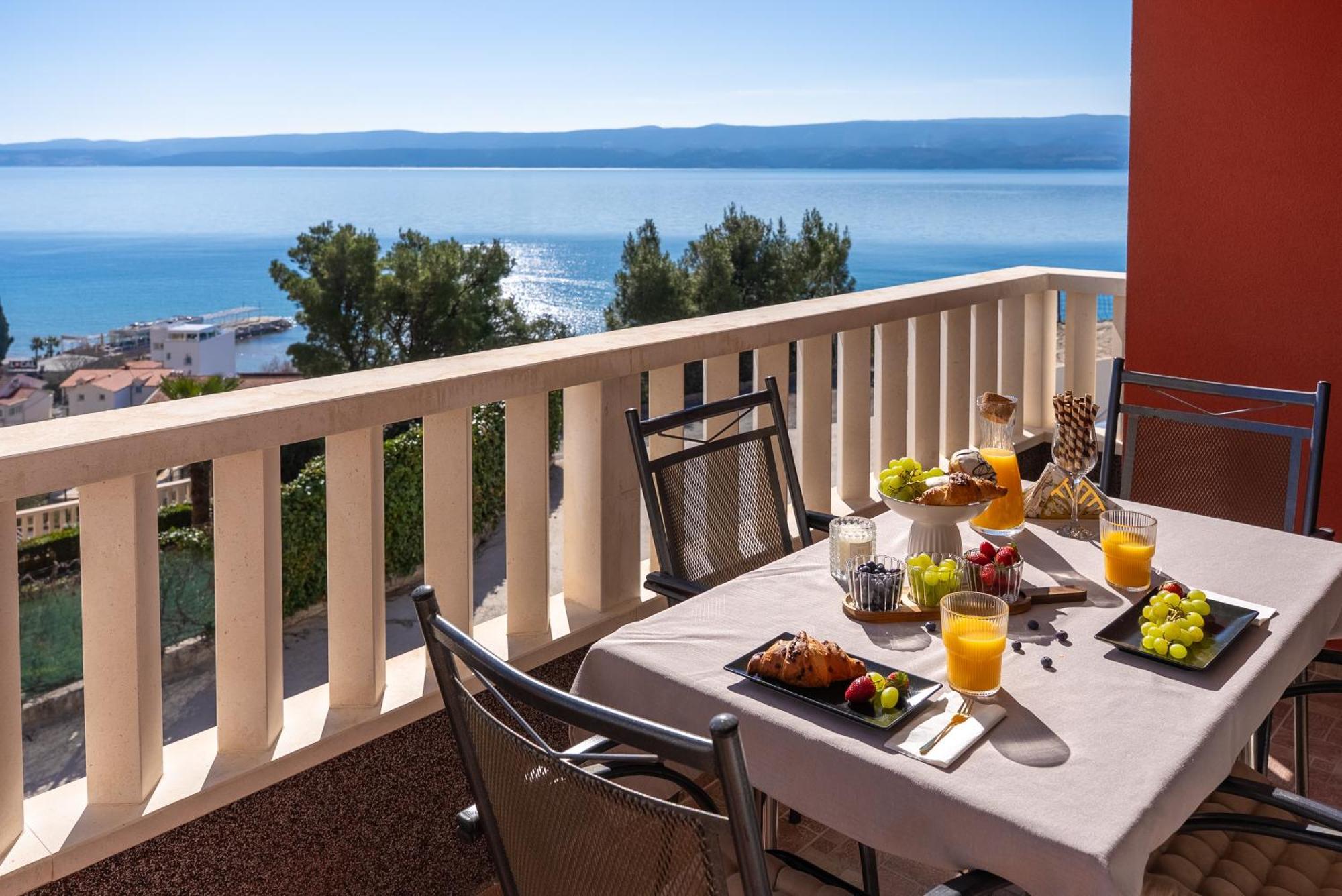 Apartments Bakota Оміш Екстер'єр фото
